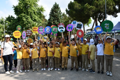 Miniklerden çevreci pankart