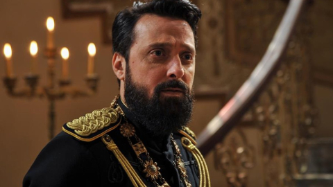 Ünlü oyuncu gözlerini hastanede açtı