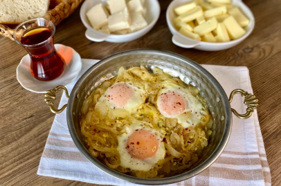 Lezzetli yumurtalı soğan kavurması tarifi! 