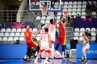 12 Dev Adam galibiyetle başladı