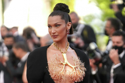 Bella Hadid sonbahar stiliyle poz verdi