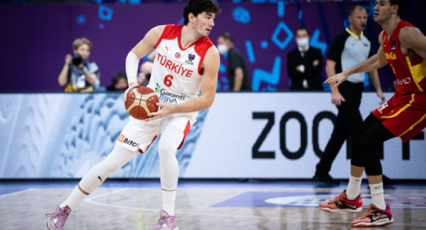 12 dev adam son 16'yı garantiledi