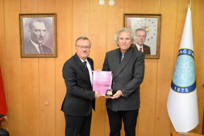 BUÜ’lü akademisyene Altın Kalem ödülü 