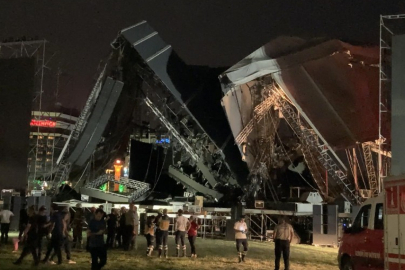 Tarkan’ın konser vereceği sahne yıkıldı