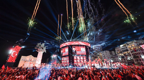 Vikipedi'de 'Tarihin En Kalabalık Konserleri' arasına girdi