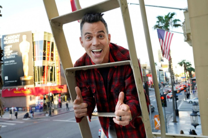 Yüzüne penis dövmesi yaptıracak!