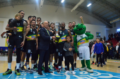 Turnuvanın şampiyonu Frutti Extra Bursaspor!