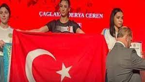 Şampiyonluk kürsüsünde bayrak savaşı