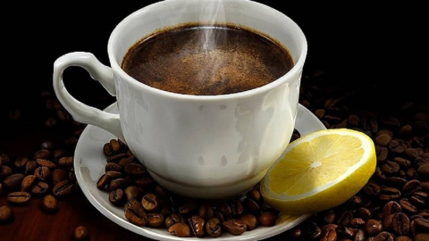 Türk kahvesine limon sıkın mucizeye tanık olun! 