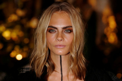 Cinsellik belgeselinde yer alan Cara Delevingne...