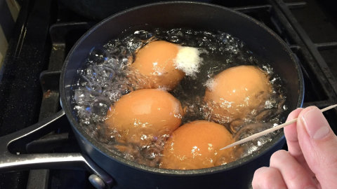 Aynı tencerede birden fazla yumurta kaynatmayın!