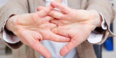 Parmak çıtlatmak zararlı mı?