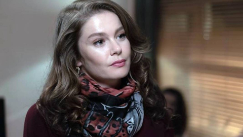 Camdaki Kız'da yaprak dökümü