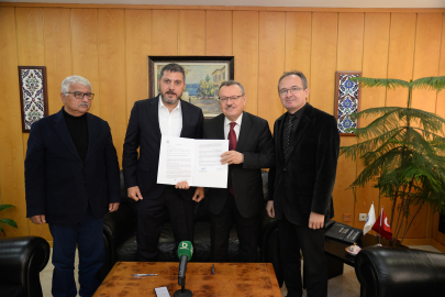 Hakan Dinçtürk'ten BUÜ'ye anlamlı bağış