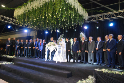 Siyaset dünyasını buluşturan düğün