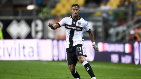 Oosterwolde imzaya yakın