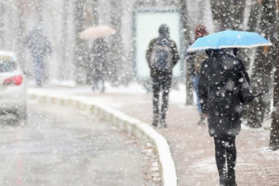 Bursa'ya beklenen kar geldi