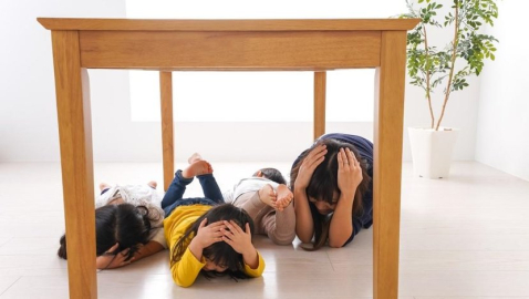 Deprem anında ve sonrasında neler yapılmalı? Deprem çantasında neler olmalı? Hayat üçgeni nedir?