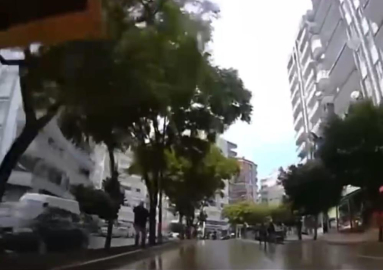 Adana'da 8 katlı binanın yıkılma anı araç kamerasına böyle yansıdı