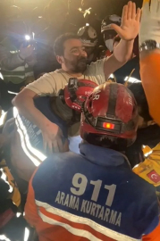 170. saatte enkazdan yürüyerek çıktı