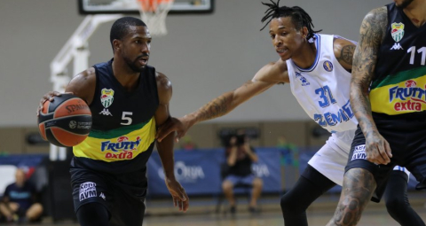 Bursaspor siyah forma giyecek