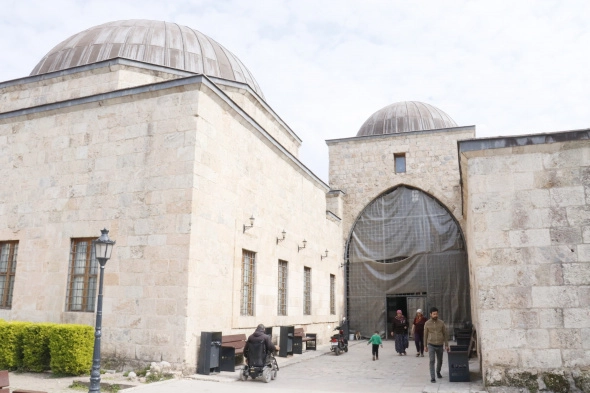 1574 yılında yapılan külliye depremzedelere ev oldu