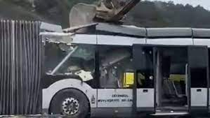 Metrobüs parçalama görüntüleri tartışma yarattı! İBB'den açıklama