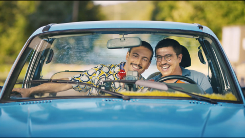 Gelinliği giydi, filmini çekti