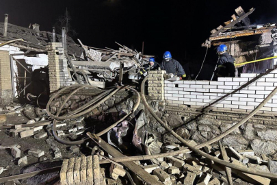 Rusya Ukrayna'daki bir apartmanı vurdu! 2 ölü