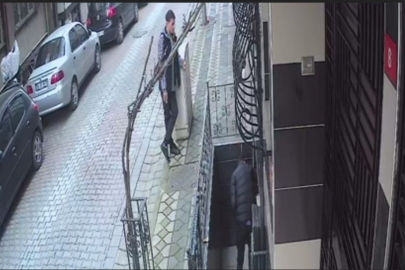 Ağır abi hırsız tespih sallayarak çaldı!