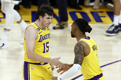 Los Angeles Lakers yarı finalde