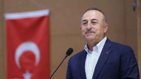 Mevlüt Çavuşoğlu’nun seçim pankartları toplatılacak