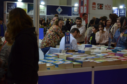 Kitapseverler fuar alanını doldurdu