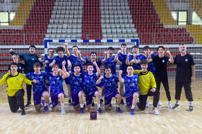 Nilüfer Belediyespor Yıldız Takımı yenilgisiz şampiyon