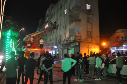 Cizre'de yangın, bahçe hortumuyla müdahale ettiler