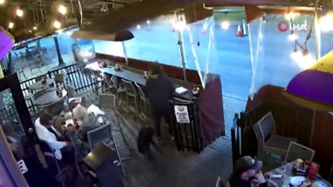 Pikabıyla kafeye daldı!