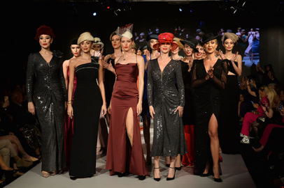 100. yıla özel 100 şapka defilesi