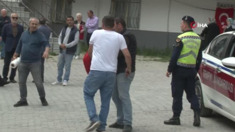 Şehidin baba ocağı Türk bayrağı ile donatıldı