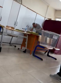 Oy kullanılan okulu fare bastı