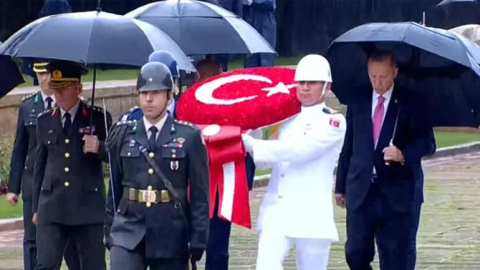 Cumhurbaşkanı Erdoğan Anıtkabir'i ziyaret etti