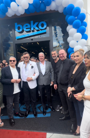 Beyaz eşya mağazasının açılışına ünlü yağdı