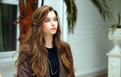 Afra Saraçoğlu o isimle tatilde yakalandı