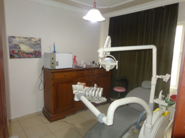 Evden çalışan sahte dişçi yakalandı