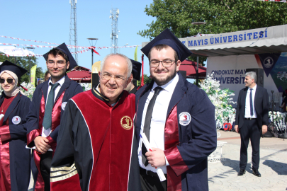 Diplomasını babasının elinden aldı