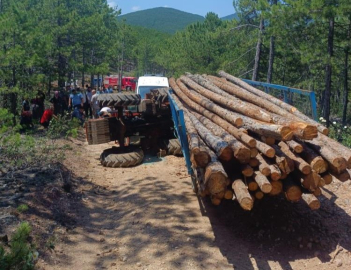 Devrilen traktördeki 1 kişi hayatını kaybetti