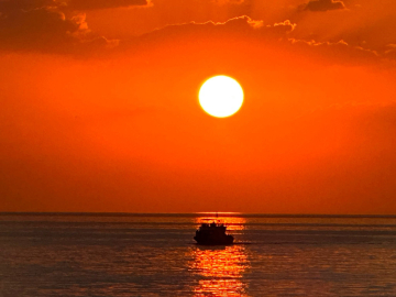 Van Gölü'nde hayran bırakan gün batımı