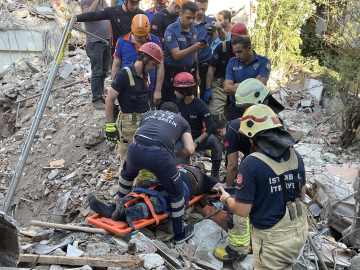 Göçükte kalan işçi kurtarıldı