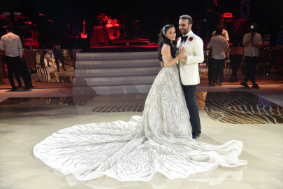 65 kilo Swarovski gelinlik taşıyan gelin konuştu