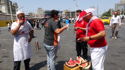 Güneşte karpuz soğuttular!