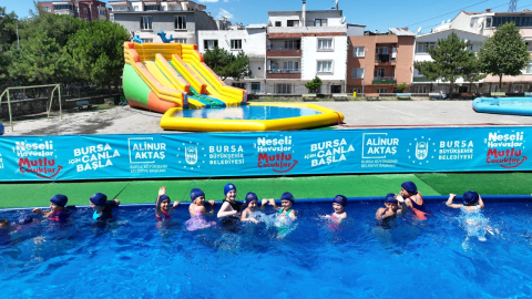 Bursa'nın okul bahçelerinde havuz keyfi